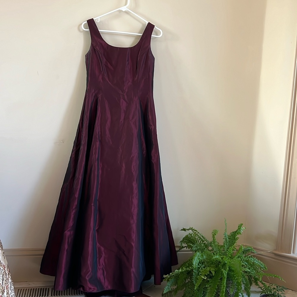 Beautiful flaunting burgundy gown !